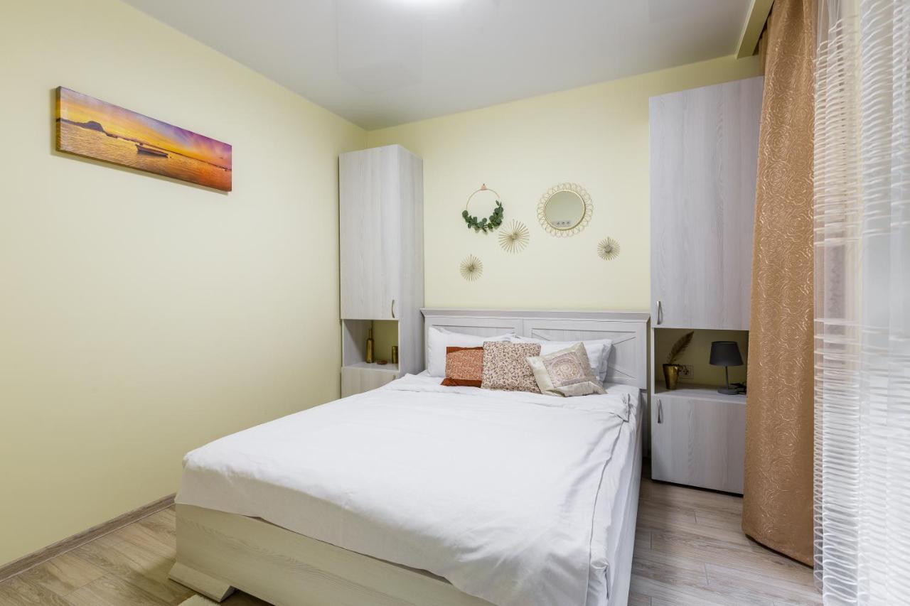 Apart Hotel Sweet Home Lviv Bagian luar foto